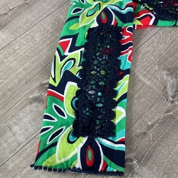 Crown & Ivy -Small - Tunic with Lace Inlay - Picture 7 of 8